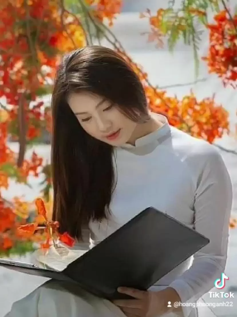 VIẾT CHO NGƯỜI ĐÀN BÀ THÁNG 5