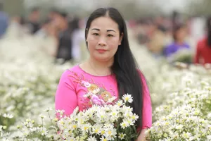 TÌM MÌNH TRONG CÕI SẮC KHÔNG